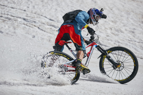 aces5050: (via Sun, Snow and Skids - Nukeproof at the Megavalanche 2016 - Pinkbike)