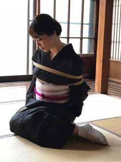 japanesebdsmofficial:  Shibari&amp;Photo Naka Akira Model Momose Yuri