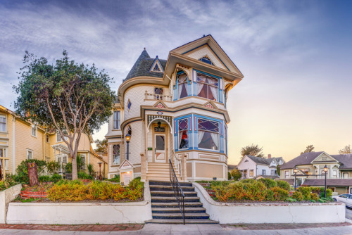 Dr Hart’s Mansion, Pacific Grove, CA, built in 1893.   hartmansion.com/drhartathismansion.html