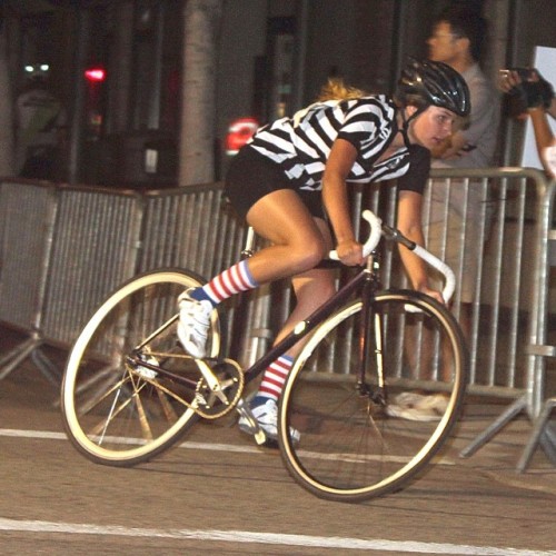 dukester00: fixiegirls:  #shortlinecrit #fixedgear #fixedgirl  Wolfpack Hustle: Shortline Crit rocki