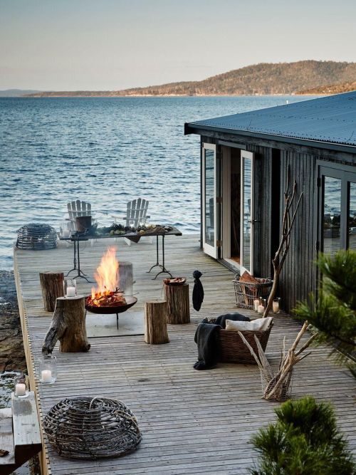 loves-fool: ashotasfireandasdeepastheocean: dianelikesart: SATELLITE ISLAND …cozy ❤❤