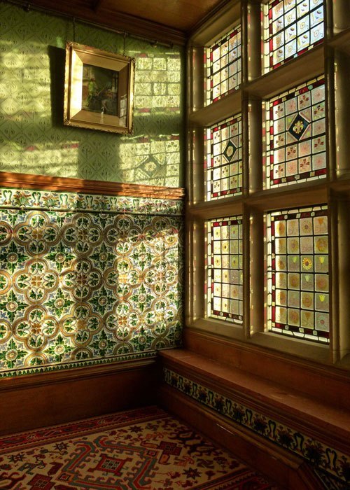 northumbria:Cragside, near Rothbury, Northumberland (tiles designed by William Morris).