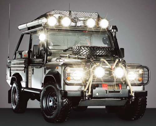 carsthatnevermadeitetc:  Land Rover Defender TD5 110 “Tomb Raider”, 2001. Three Defenders where prepared by Land Rover Special Vehicles for the film ‘Tomb Raider’ starring Angelina Jolie as Lara Croft. Fitted with 3.5 litre Rover V8 carburettor