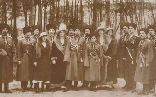 otmacamera: Tsar Nicholas II with his children in Mogilev, 4th October 1916 This is the last foota