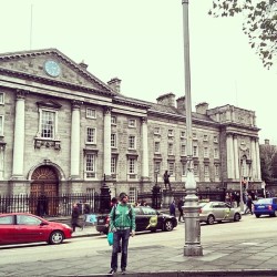 Trinity College From The Gates #Dublin (En Trinity College Front Gates)