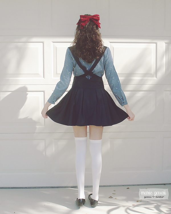 gasaii:  Schoolgirl coord | Review Red velvet bow from Spree Picky (discount