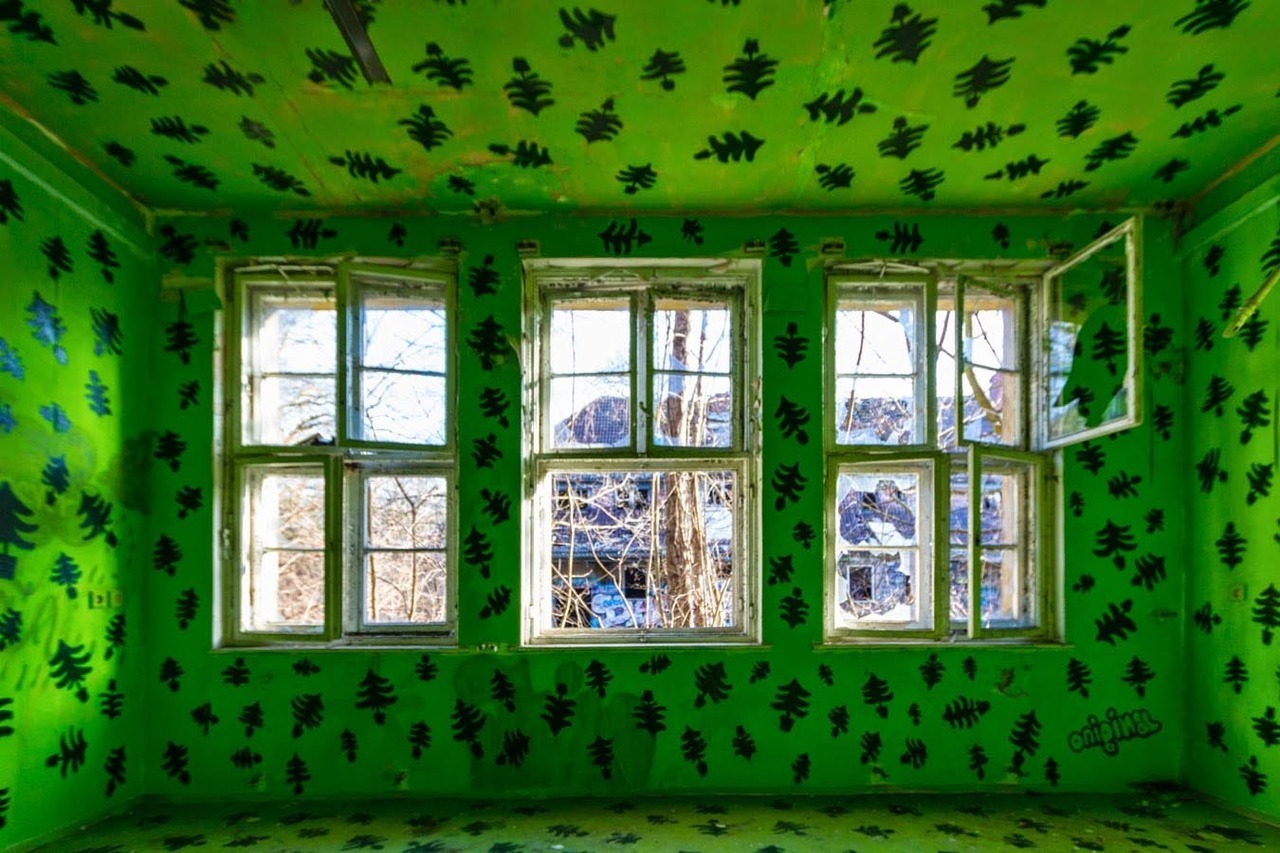 love:  Abandoned Children’s Hospital, Weißensee, Berlin, Germany.(via Abandoned