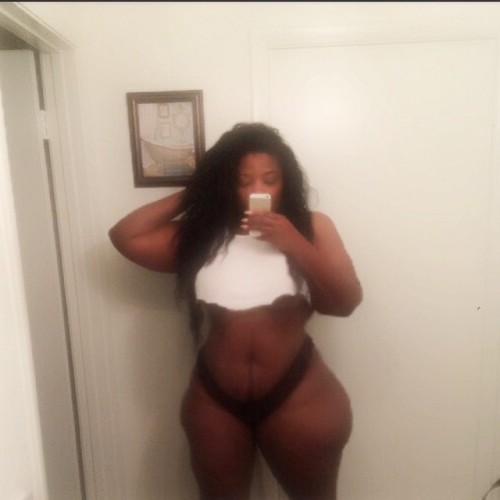 anisasothick:  Somewhere along the way I learned to love everything about me even the scar on my stomach that came from delivering my child  #SelfLove #Blessed #LoveYours #NaturallyStacked