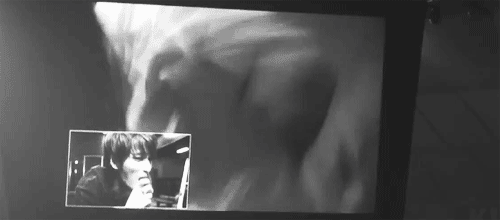 rappumon:  Jaejoong screaming and falling out of his chair after mistaking a fan’s