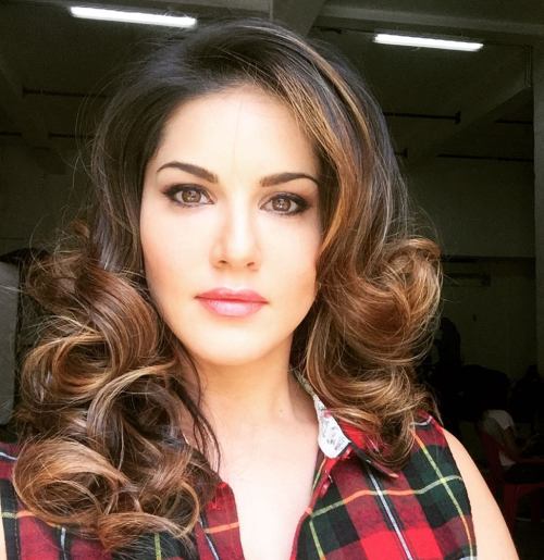 Porn Pics One more by sunnyleone