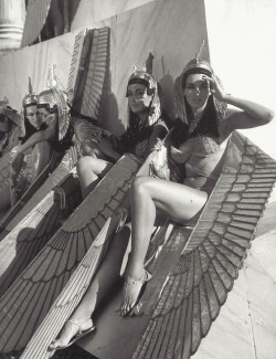 snowce:  Extras on the set of ‘Cleopatra’, 1963 