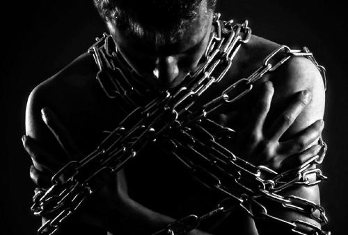 diary-of-a-switch:  thethreadofawe:  You are slave to your own shackled mind until you consciously allow your starving heart to set you free…  Hmmm….  More chains please!