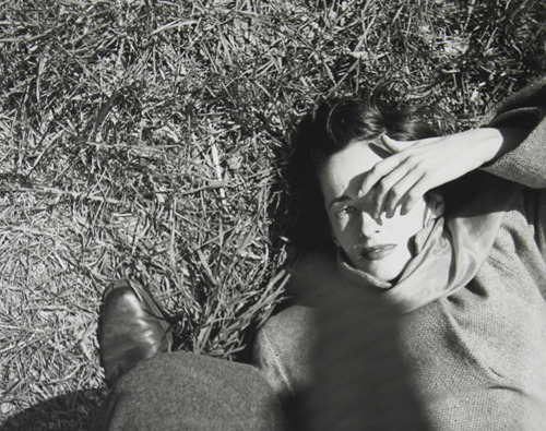 howtoseewithoutacamera:  by Saul Leiter Sunday Morning, 1947 