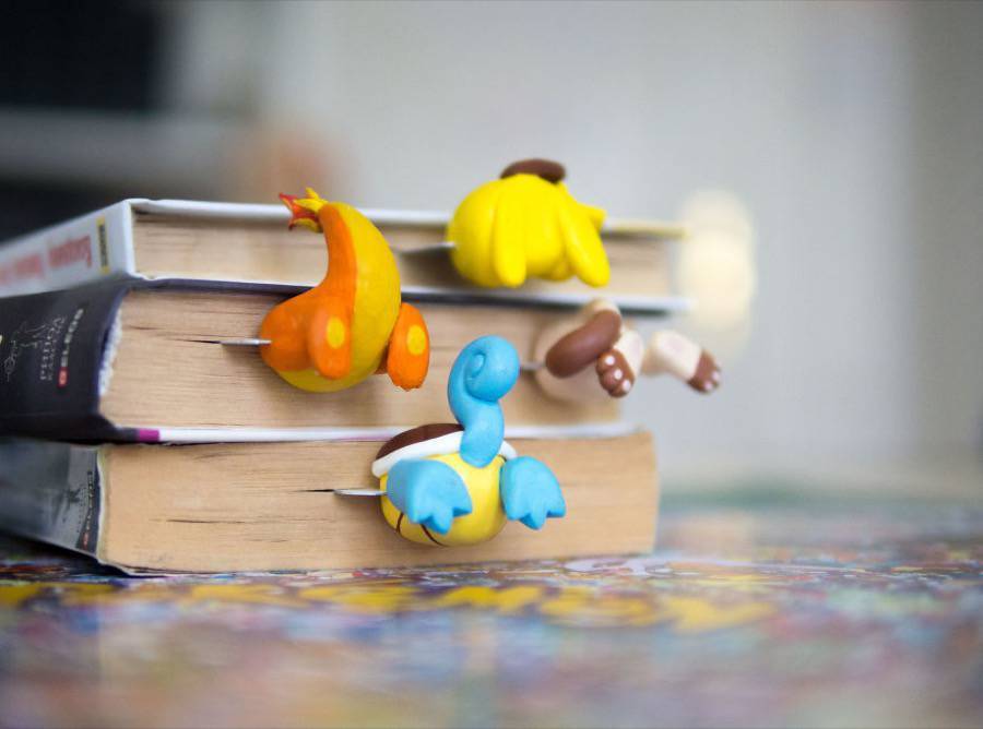 culturenlifestyle:  Adorable and Quirky Bookmarks That Make Tiny Legs Stick Out by