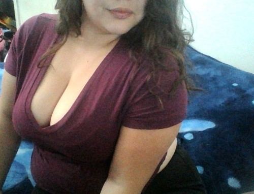 thick-curvy-love:  Morning. (: