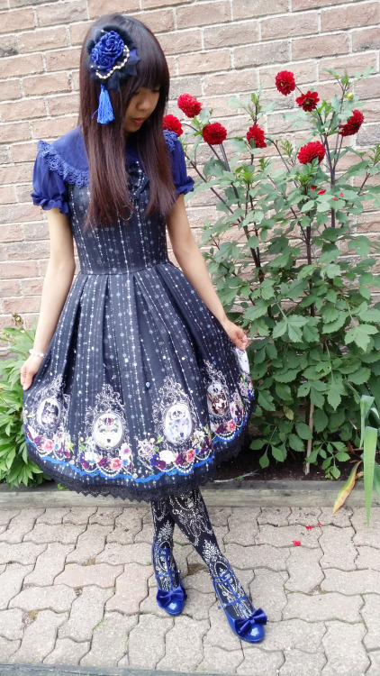 whitefrosty:  My coord from yesterday’s local swap meet — Dress: The Snow FieldBlouse: I