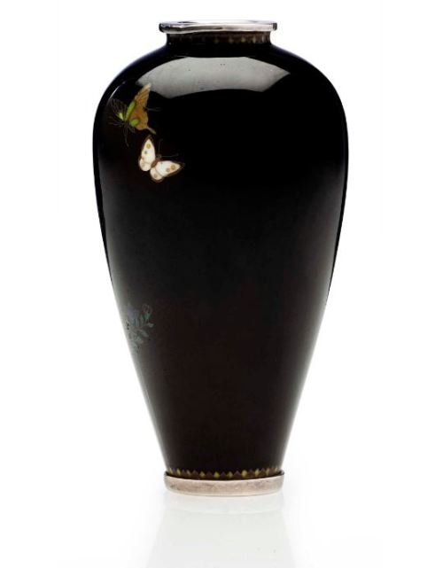 Les plus belles œuvres des artisans japonais.- Vase en émail cloisonné de forme 