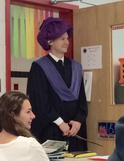 lucifer-heminqs:MY SCHOOL’S ASSISTANT PRINCIPAL DRESSED UP AS PROFESSOR QUIRRELL FOR HALLOWEEN BECAUSE EVERYONE CALLS HIM VOLDEMORT SINCE HE LOOKS JUST LIKE HIM AND I AM YELLiNG