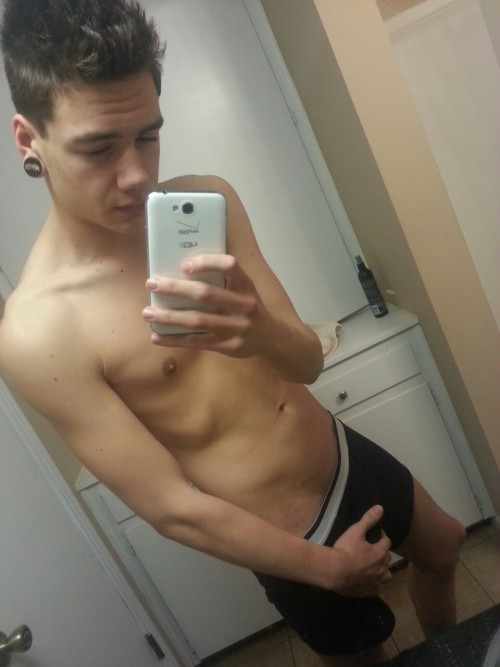 rryann:Even though I’m sick, who wants to come cuddle