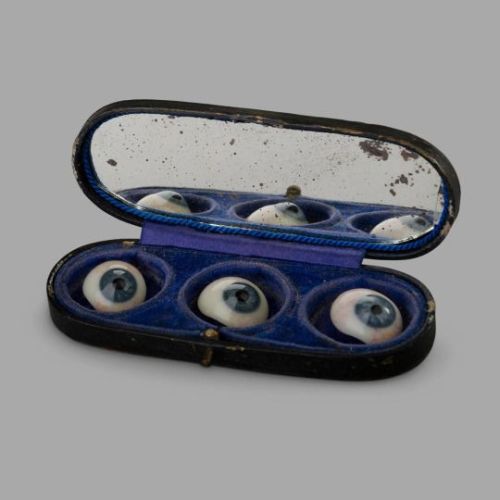 7h0u54nd:vintage prosthetic eyes