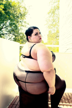 nudebbwpics:  naughty big women naked