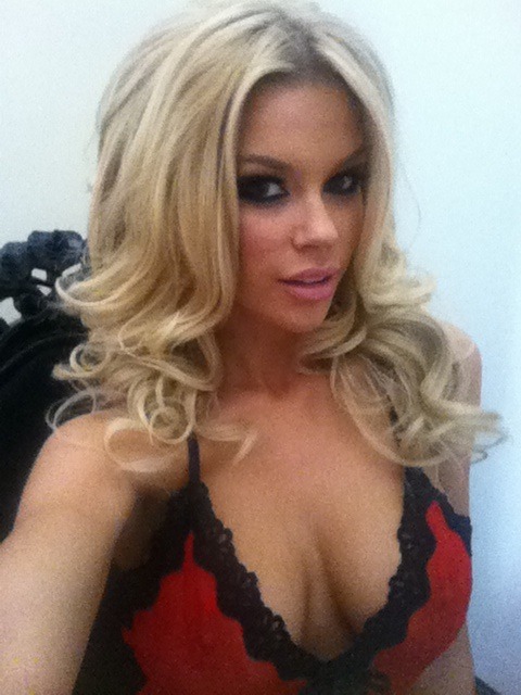 allthebeautythatiswoman:  Selfie time with Jessa Hinton