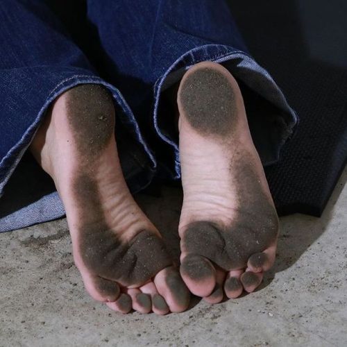 Britney, a US foot model has decided to share her feet with the Den! Go give her some love as the fi