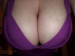 busty-club:  Click here If you like big natural boobs!   THE USUAL PLEASE, HOT SLUTTY TITS 