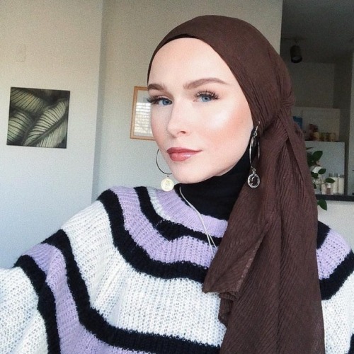 hijabsandstuff: “Self confidence is the best outfit, rock it and own it.” Beautiful @mar