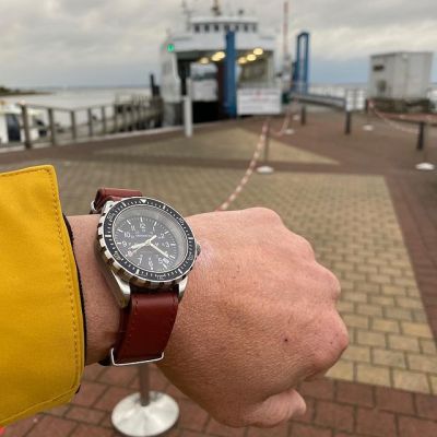 Instagram Repost
live_wild_wise_and_free  Boarding-time for the ferry to the island of Hiddensee [ #marathonwatch #monsoonalgear #divewatch #watch #toolwatch ]