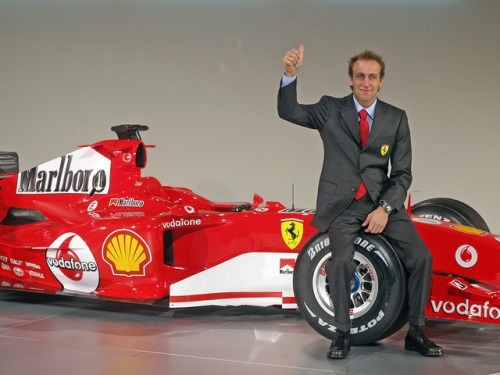 Luca Badoer (pronuncia corretta Badoèr e non Bàdoer ) è nato a Montebelluna (TV) il 25 gennaio 1971, pilota automobilistico, collabora con la scuderia Ferrari F1 dal 1998 al 2010. Detiene il primato del maggior numero di Gran premi disputati senza