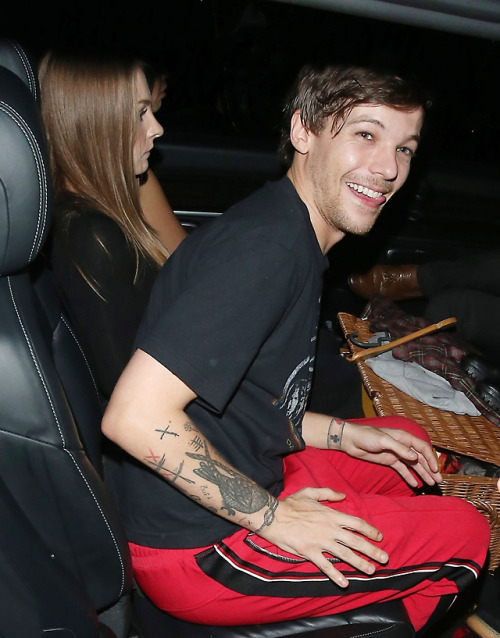 ltshqs:Louis leaving Chinawhite after the XFactor final (December 3rd)