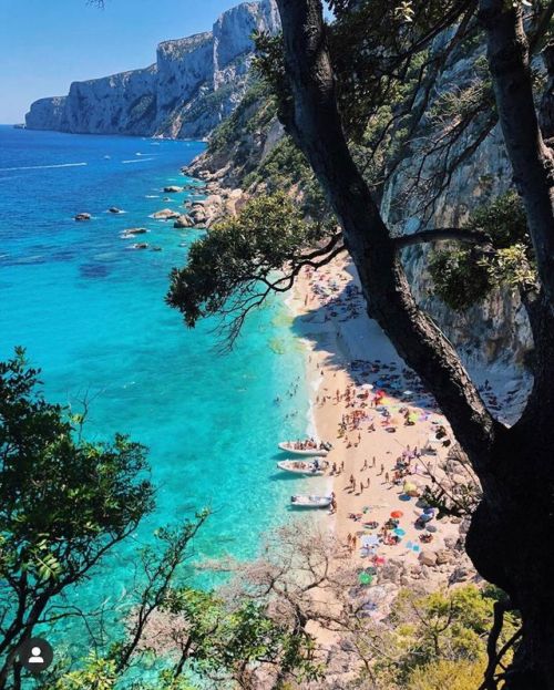 Cala dei Gabbiani a Baunei in una foto di Giovanna Porcu @gio.porcuMostrate la bellezza dei vostri