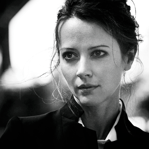 tatiana-evelyne: Amy Acker  | Photoshoot by Patrick Xiong