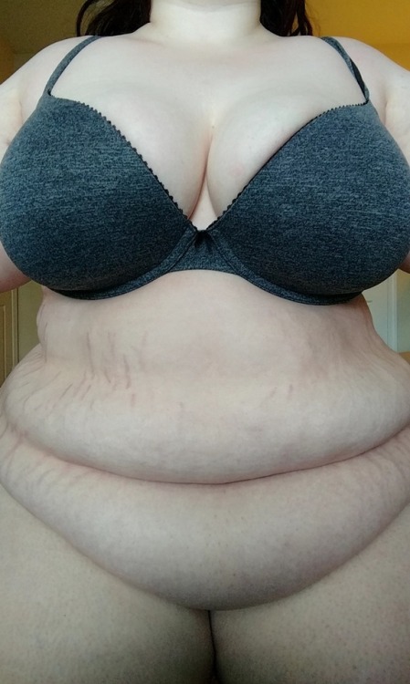 fattymarzipan:I’m one fat ass bomb pop.