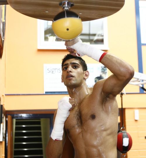 UK based Pakistani boxer Amir Khan. So Sexy!