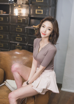 korean-dreams-girls:  Ye Jin - April 28, 2015 1st Set