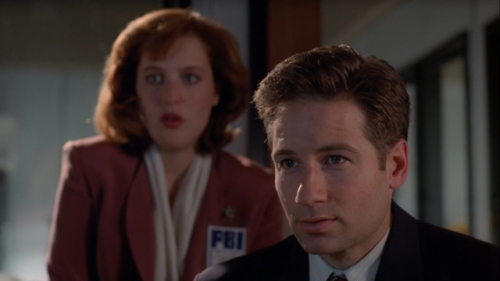 Mulder and Scully in The X-Files ep 1.23 Roland