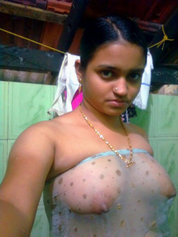 middleeasthotties:  Busty Girl from India