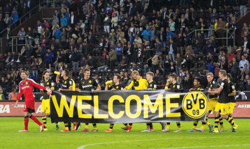 daring-youth:REFUGEES WELCOME!St. Pauli - Borussia Dortmund