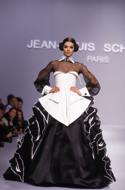 arianavscouturevault:Jean-Louis Scherrer Haute Couture Spring/Summer 1995.Model: Alice Dodd