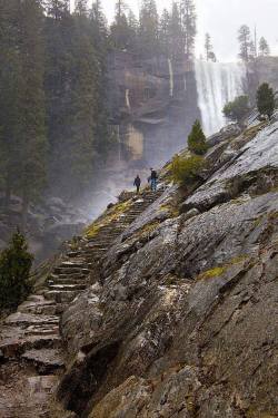 shyowl:  creativetravelspot:  Mist Trail