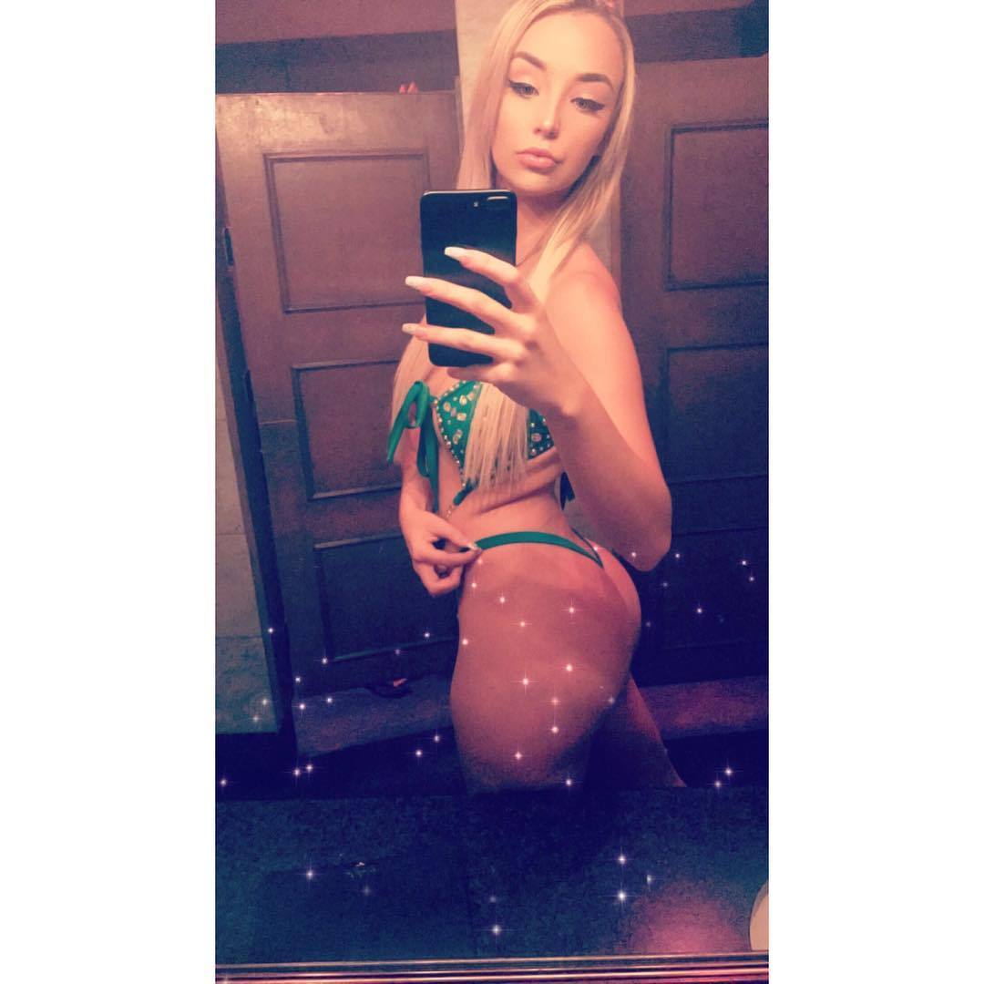 stripper-locker-room:  https://www.instagram.com/rosegolds_barbie/