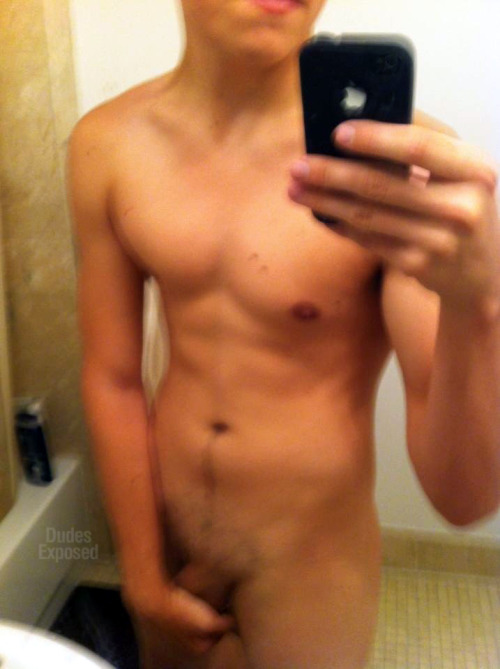 dudes-exposed:  Dylan Sprouse Nudes. http://www.dudesexposed.com/dylan-sprouse-naked/