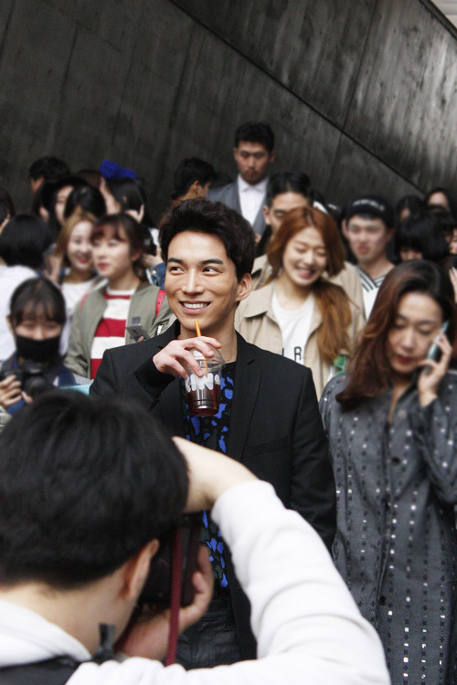 hyungseobah: → Do Sangwoo at 2015 Seoul Fashion Week Fall/Winter.ㄴ Photo by me.