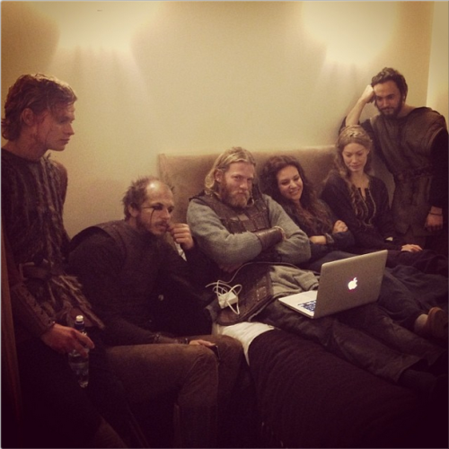 twistedgardener:Ok, this is pretty adorable. A bunch of the Vikings cast watching something in betwe