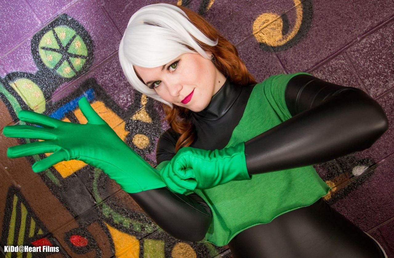 sarasundae:  My Rogue Cosplay from Phoenix Comicon (if you share: leave the credits