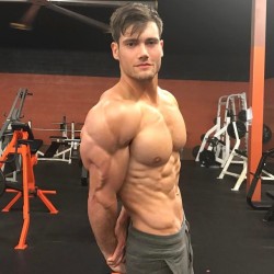 bigmalepecs:  Connor Murphy (@connormurphyofficial)