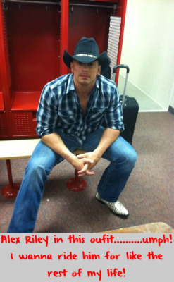 Wwewrestlingsexconfessions:  Alex Riley In This Oufit……….Umph! I Wanna Ride