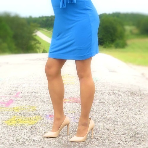 What do you think of my outfit?-Dress: @nyandcompanyHosiery: @leggsbrand @leggsbyhanes “Care&r
